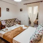 Aristotelis Apartman