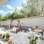 Aristotelis דירה *