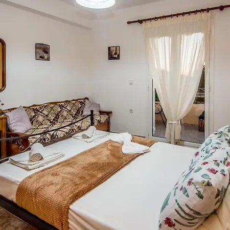 Aristotelis Apartman